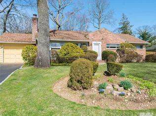 20 Andover Rd, Roslyn Heights, NY 11577