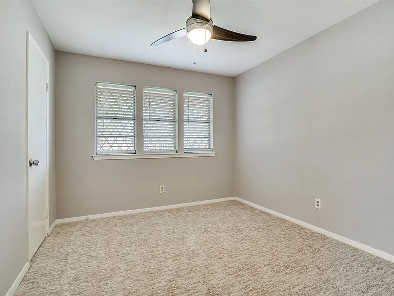 614 Debra Dr — Photo 6