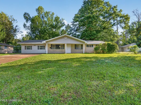 1136 Woodville Dr, Jackson, MS 39212