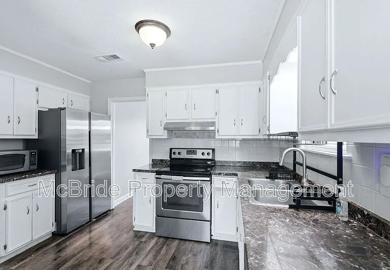 4409 Roxbury Dr — Photo 9