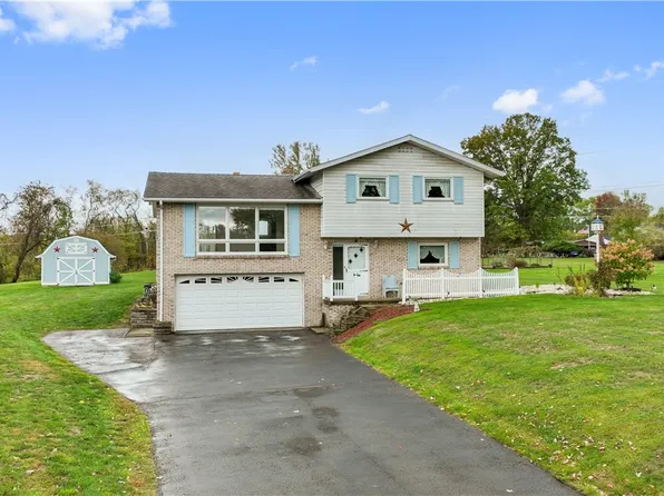 1546 E Laurel Cir, Mount Pleasant, PA 15666