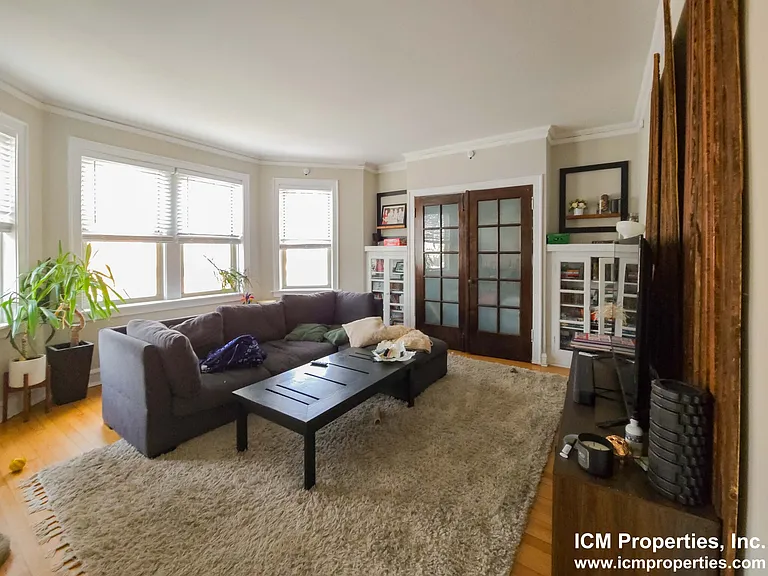 4517 N Greenview Ave #1 — Photo 2