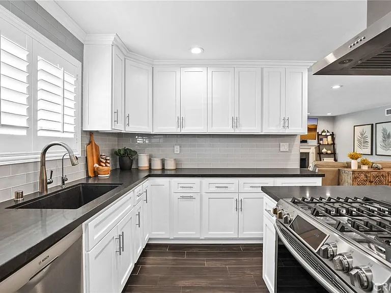 5251 Anthony Ave — Photo 28