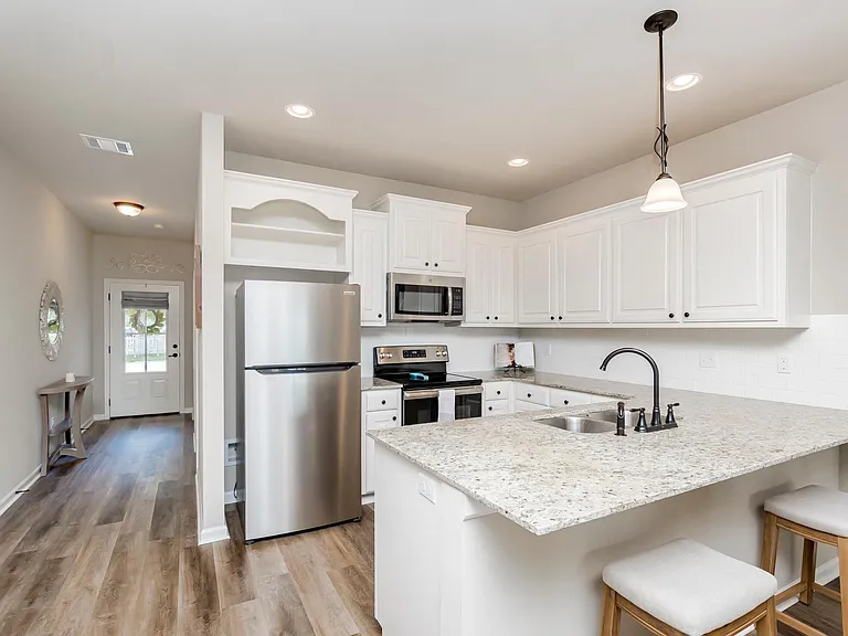 2800 S Roth Ave — Photo 5