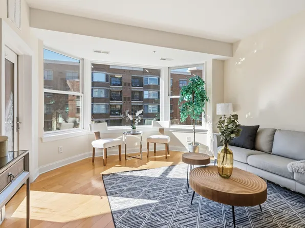 20 Avenue At Port Imperial image 13 of 45