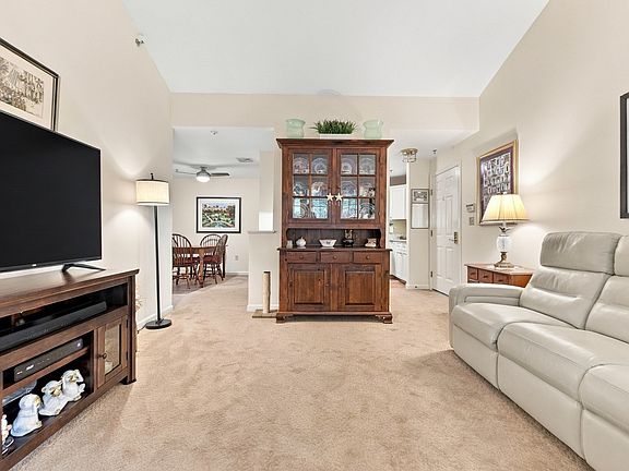 5th image of 308 Old Country Rd #308