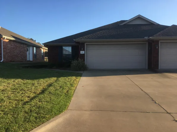 902 Trenton Dr, Fort Smith, AR 72908