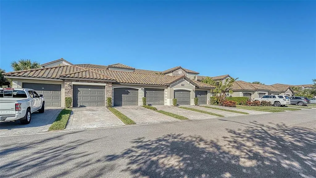 2 bed, 2.0 bath, 1569 sqft, $3,200 — Photo 1
