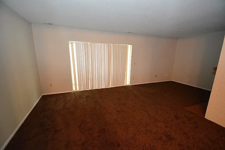 303 E Montcastle Dr — Photo 6