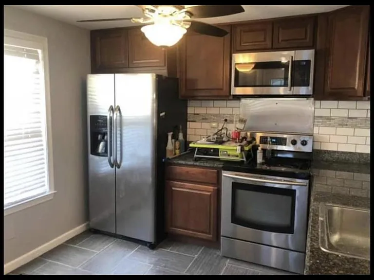 5458 King Arthur Cir — Photo 2