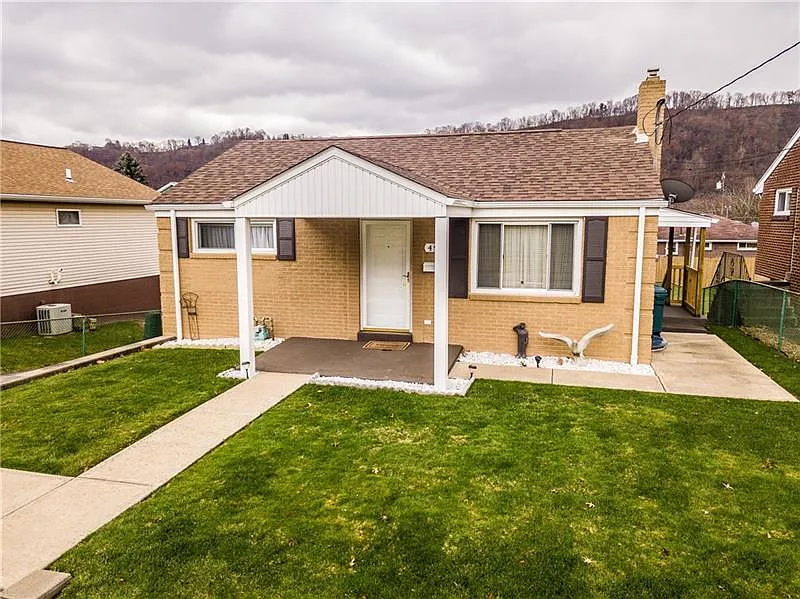 492 Lincoln Ave photo 1