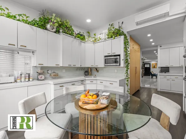 3338 Bedford Avenue image 7 of 15