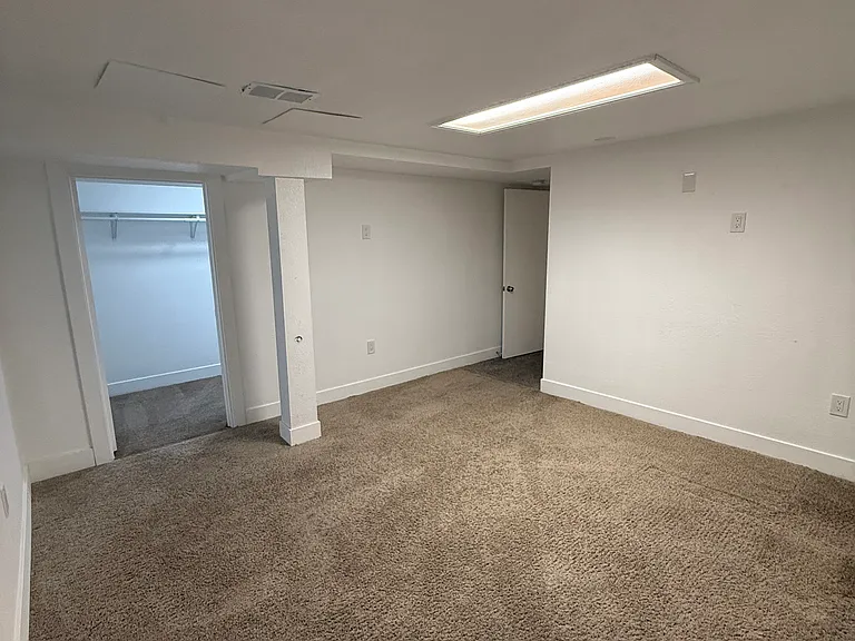 440 Dover St — Photo 37
