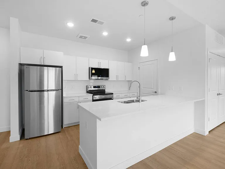 The Henley Apartments — Photo 15