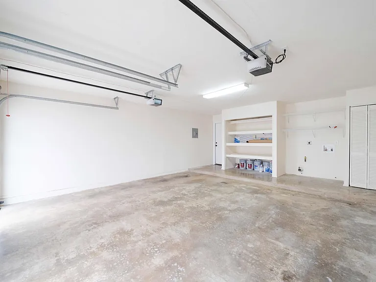 2515 Berkett Dr — Photo 48