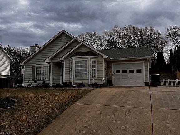 2nd image of 7 Crestbrook Ct