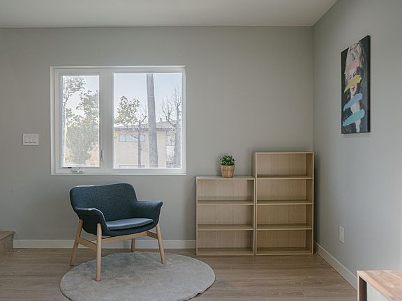 5th image of 4986 Romaine St #1/2