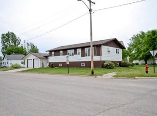 135 1st St W, Halstad, MN 56548