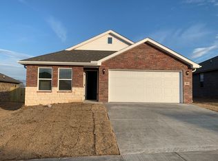 204 SW Vicki St, Gentry, AR 72734