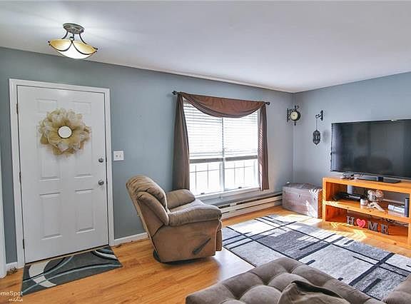 4th image of 1222 Mary Dr