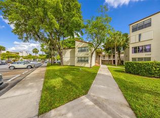 2300 S Cypress Bend Dr APT 203, Pompano Beach, FL 33069