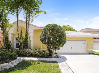 7770 Highlands Cir, Pompano Beach, FL 33063