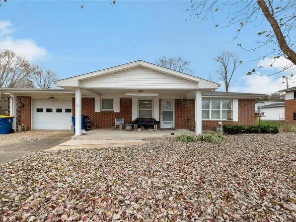 1521 Veterans Dr, De Soto, MO 63020