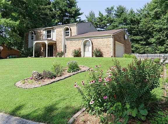 2nd image of 805 W Lakeshore Dr