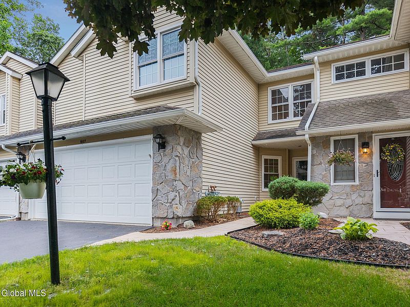 3rd image of 607 Highwood Circle