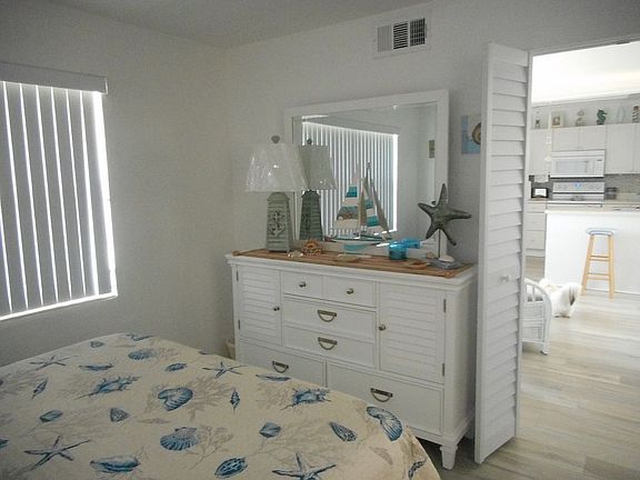 2nd image of 121 Esmeralda Ave