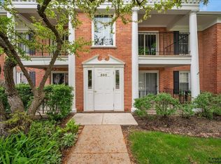 520 Shorely Dr APT 203, Barrington, IL 60010