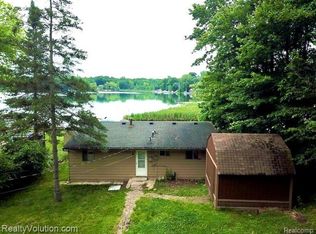 1998 Lakeview Dr, Lapeer, MI 48446