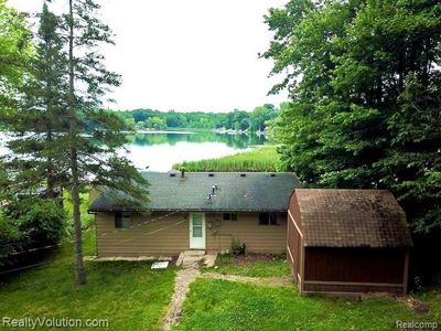 1998 Lakeview Dr, Lapeer, MI, 48446