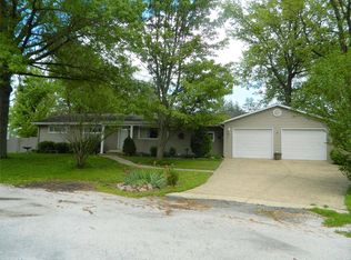 1237 Halls Ln, Hillsboro, IL 62049