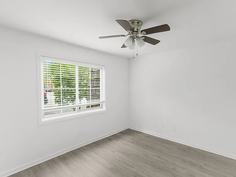 Linridge Apartments — Photo 19