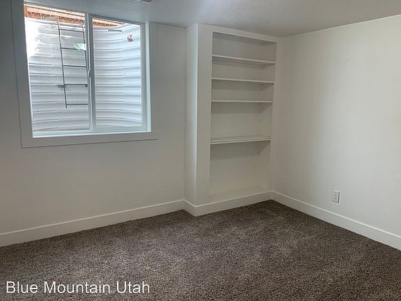 3rd image of 1164 E Carmelita Dr
