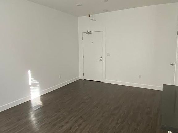 2nd image of 1318 W Maryland St #203
