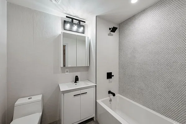 Sold by Nest Seekers International | media 4