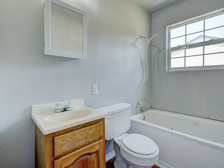21830 SE 44th St — Photo 13