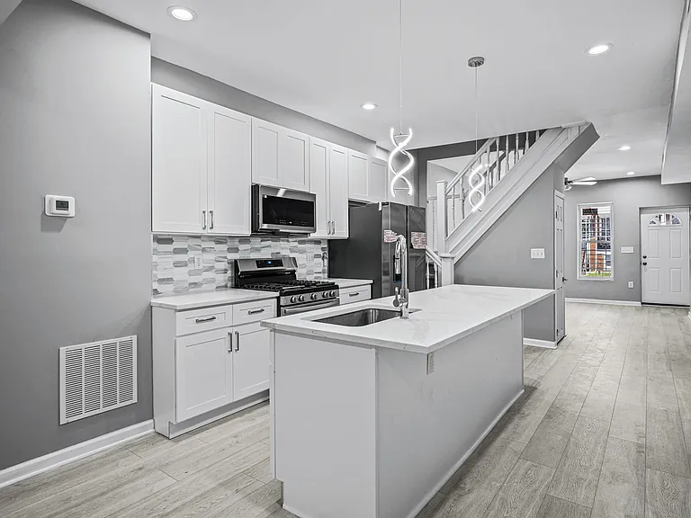 3059 Brighton St — Photo 14