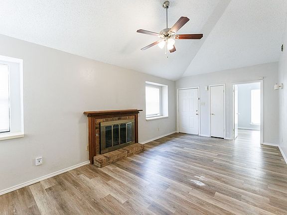 4th image of 9609B Elmwood Ave