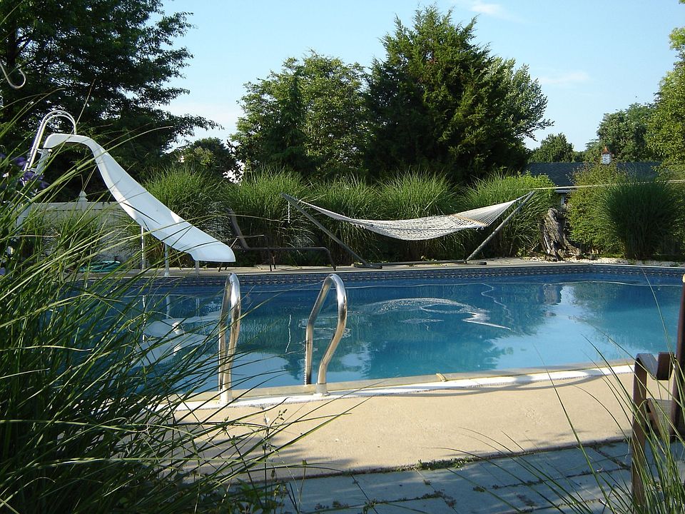 Pool w/new liner