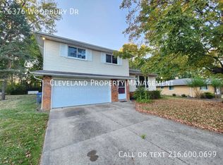 6376 Woodbury Dr, Solon, OH 44139