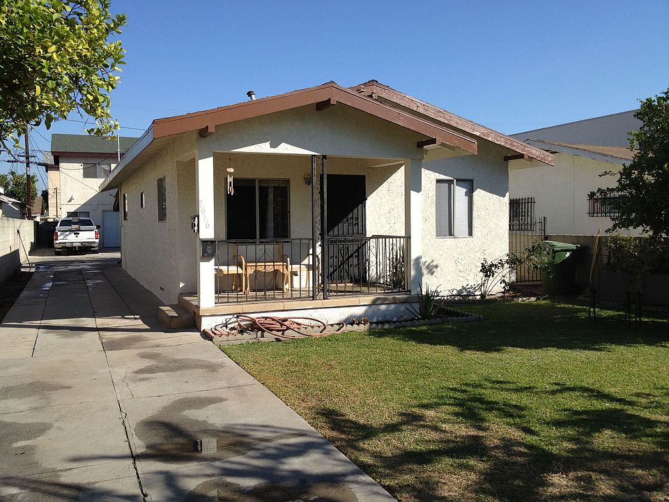 1st image of 2616 Roseview Ave
