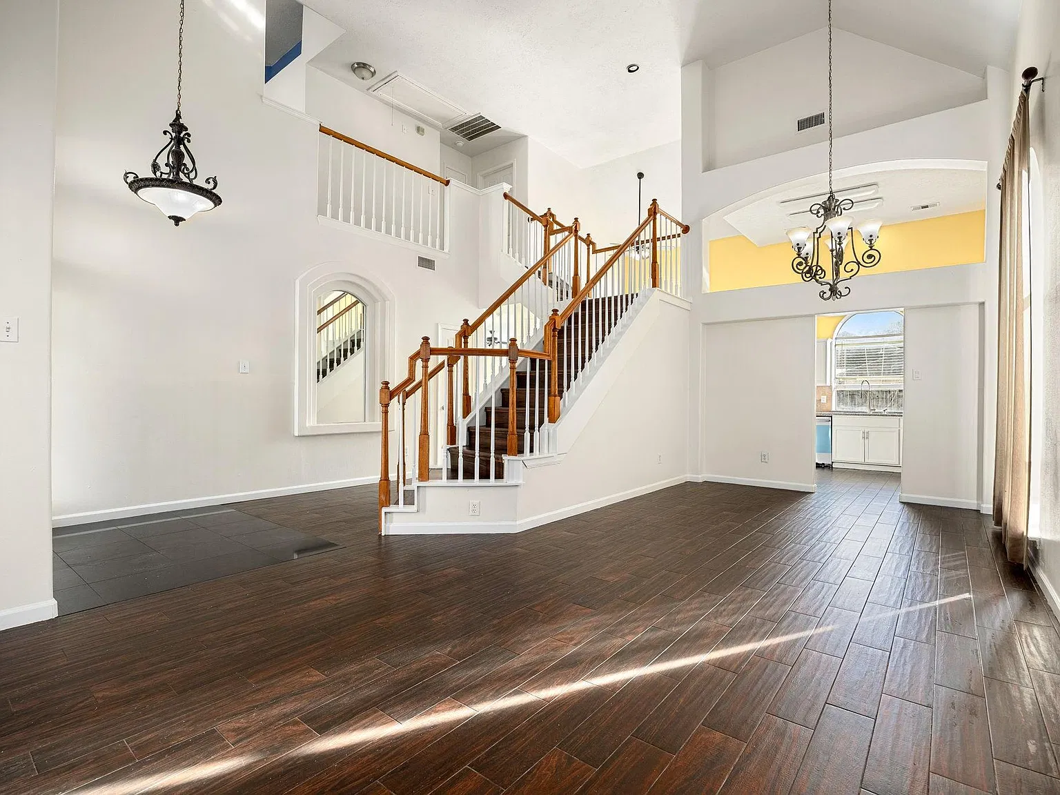 3 bed, 2.5 bath, 2270 sqft, $2,250 — Photo 4