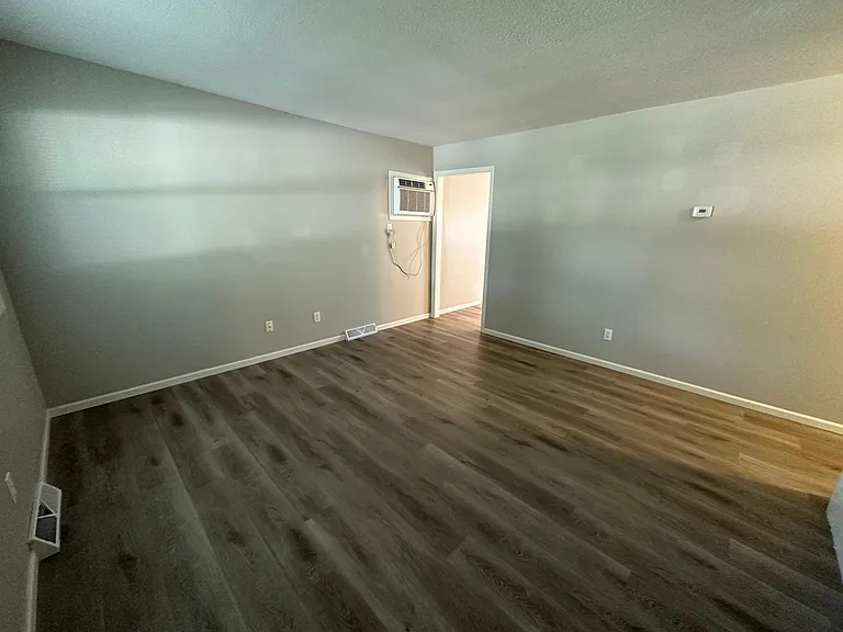 812 Wix Ln — Photo 5