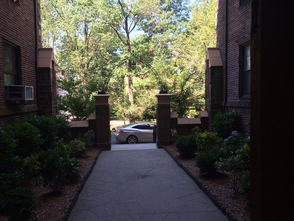 2nd image of 215 Hart Blvd APT 3C