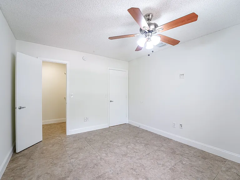 Oakwood Apartments — Photo 8