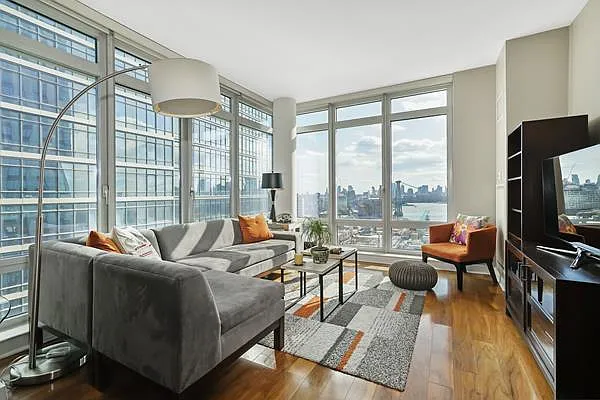 Sold by Avenue Sotheby's International Realty | media 1