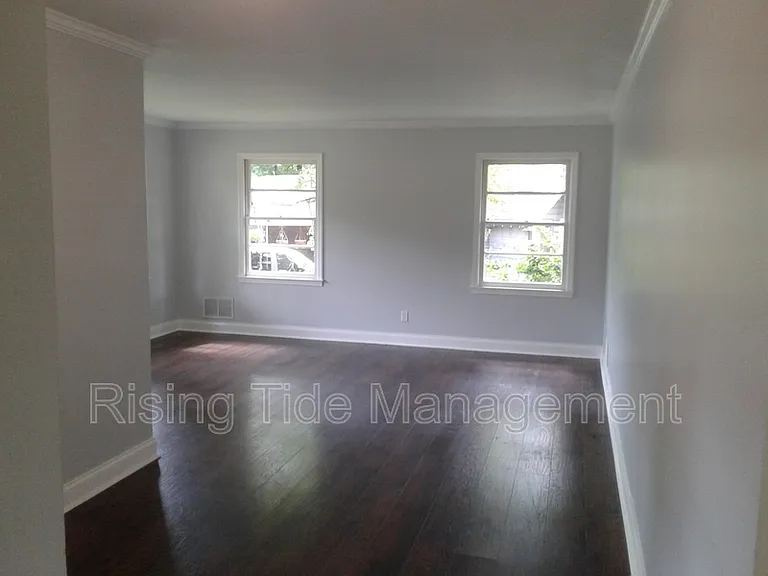 948 Hickory Dr — Photo 5